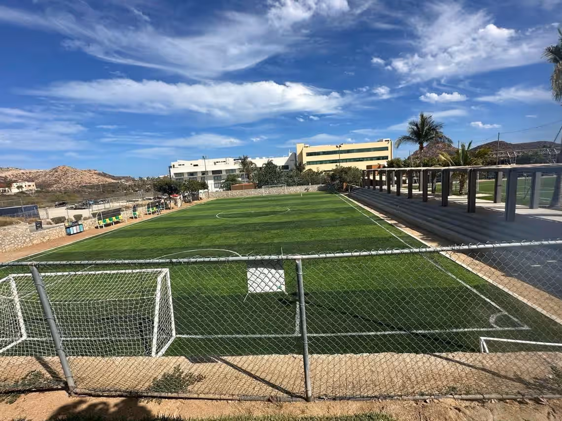 Cancha deportiva pasto sintético